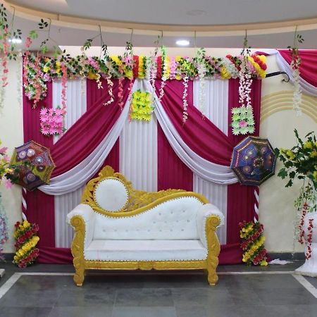 Shourya Hotel And Banquet Noida Eksteriør billede