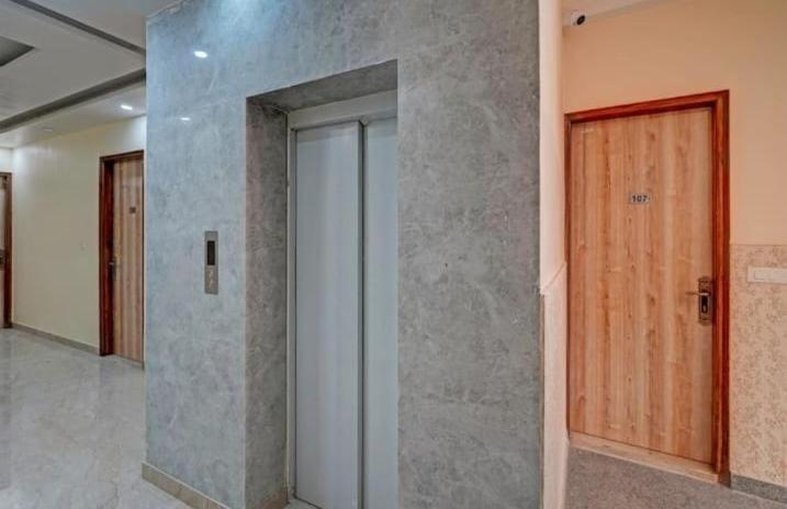 Shourya Hotel And Banquet Noida Eksteriør billede