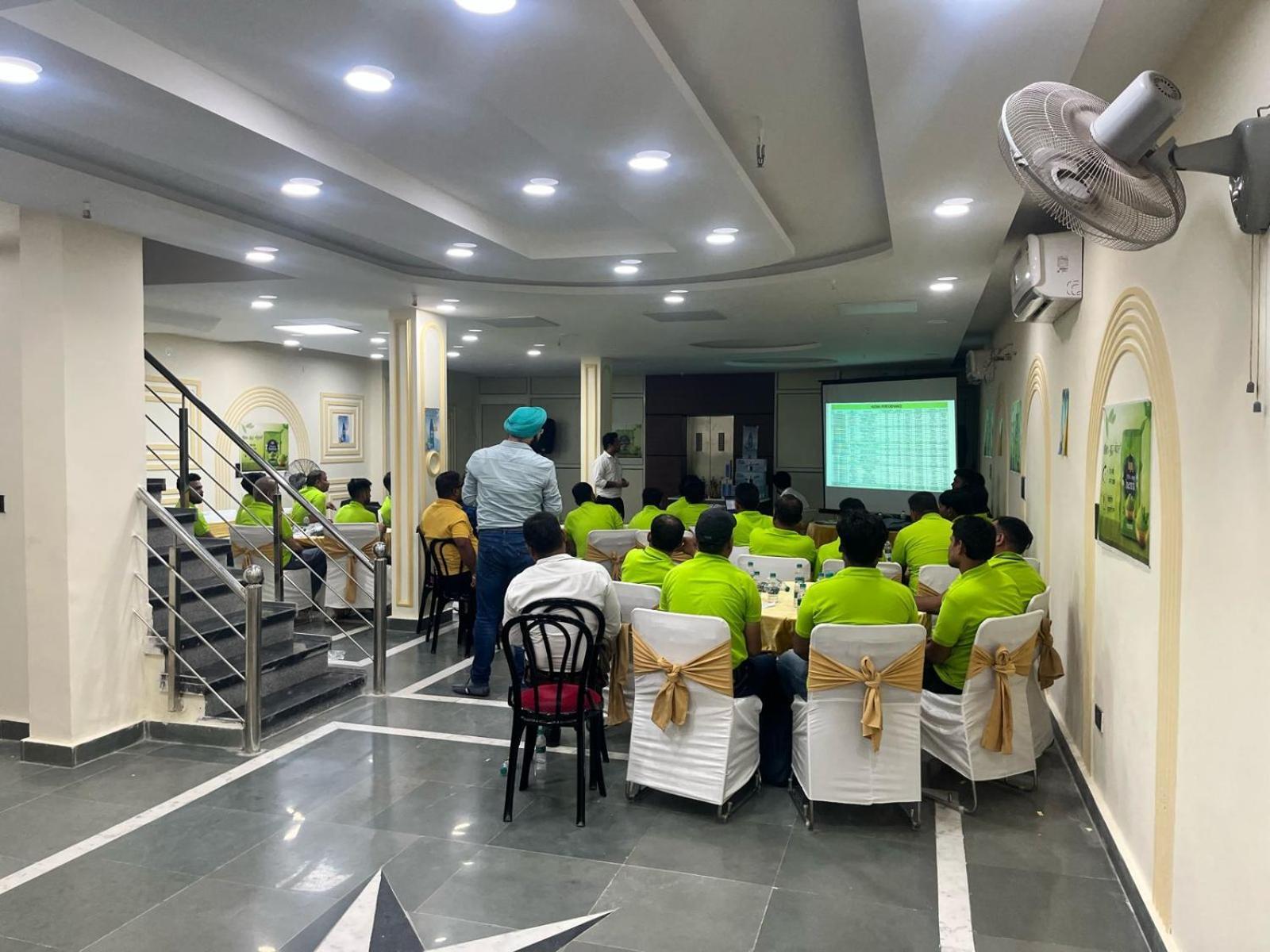 Shourya Hotel And Banquet Noida Eksteriør billede